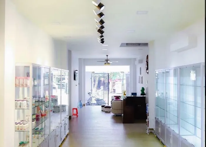 Cozy Furnished In Center *